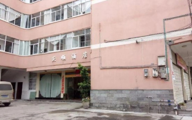 Qingshun Hotel