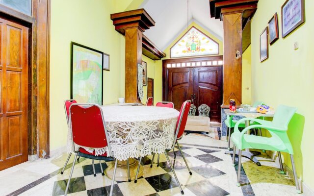 OYO 94009 Homestay Ndalem Kademangan