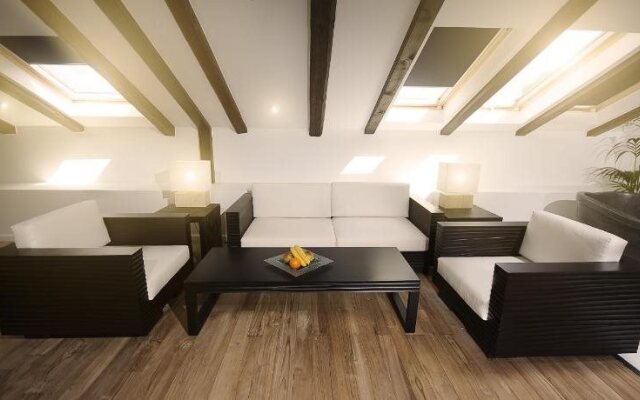 Dolphin Suites Hotel