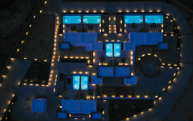 Brilliance Suites - Adults Only