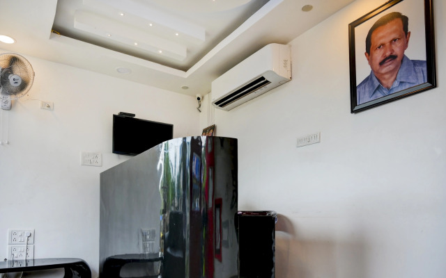 OYO Townhouse 412 Aditya International