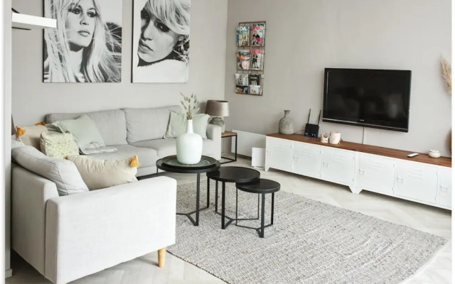 Cozy House in Grou With 3 Rooms