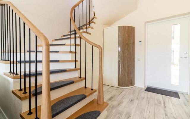 Green Acres Apartment, By cohost