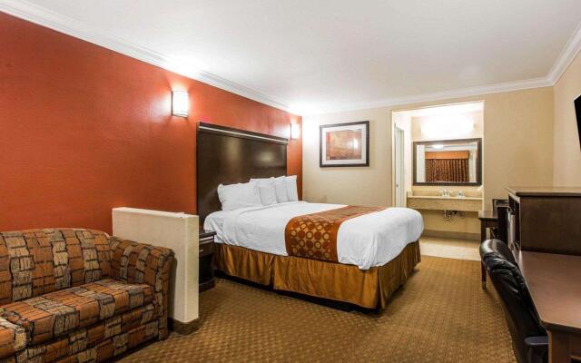 Rodeway Inn & Suites Corona