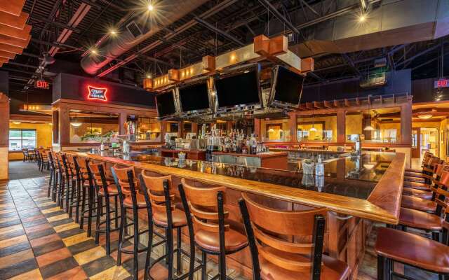 AmericInn & Suites By Wyndham Baraboo Event Center