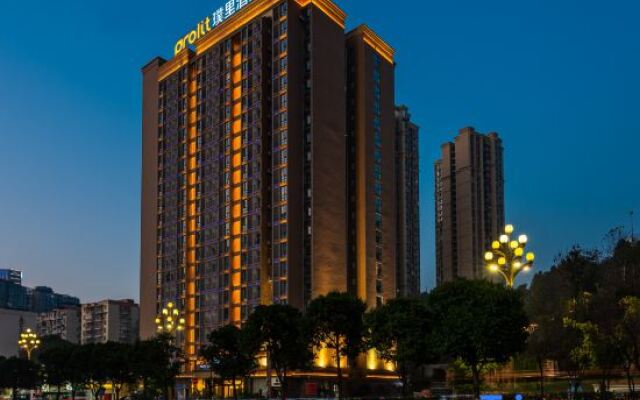 Prolit Hotel (Dazhou Luofu Square Railway Station)