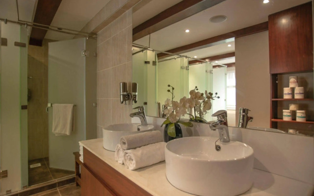 Diamond Plaza Apartments