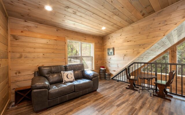 Creekside Manor Too 2 Bedroom Cabin by RedAwning