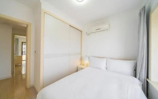Tyms 2BR APT Xujiahui Dacheng Residence