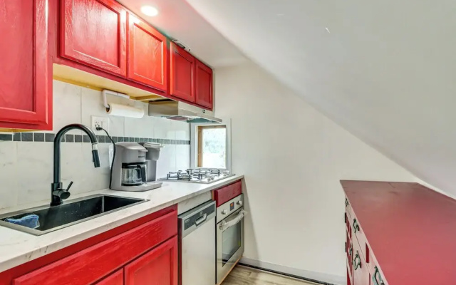Walkable Abode in Stroudsburg's Business District!