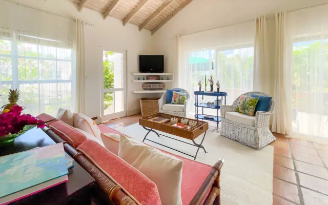 Folly & Guest House 6 Bedroom Home