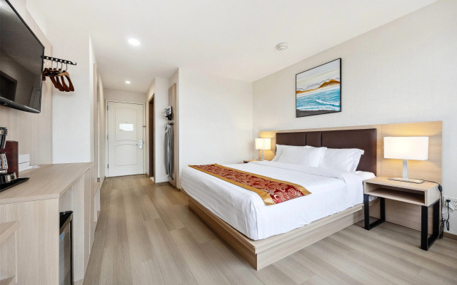 Ramada by Wyndham Flushing Queens
