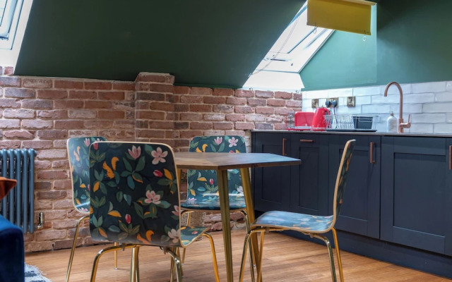 89 The Merchants by The House of Danu