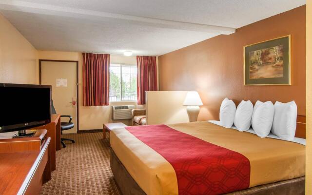 Econo Lodge Inn & Suites Hillsboro - Portland West