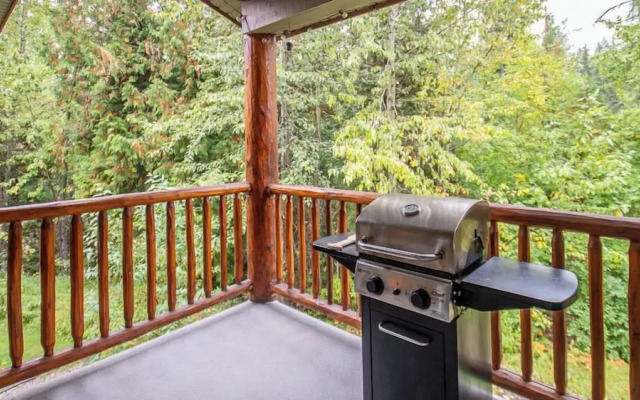 Stone Creek Chalet by Fernie Lodging CO