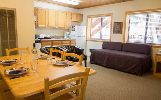 Thunderbird Lodge