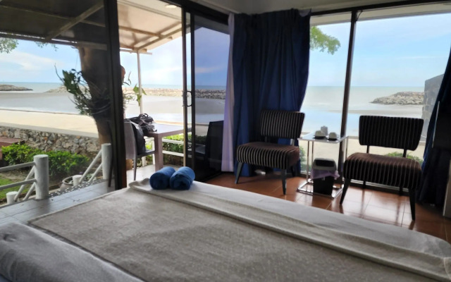 Chomtalay Resort at Had Chaosamran Beach