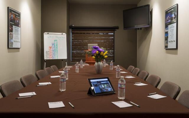 Wood River Inn & Suites