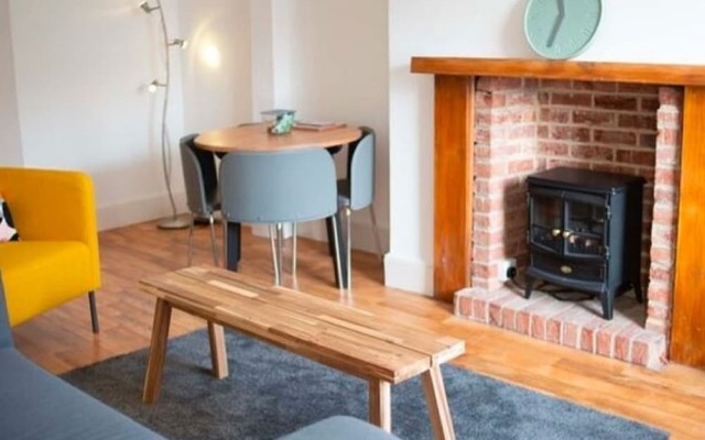 Pleasant Holiday Home in Gloucester Near Cathedral