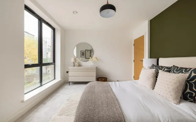 The Wembley Hideout - Stylish 2bdr Flat With Balcony