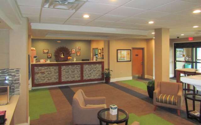 Econo Lodge Inn & Suites