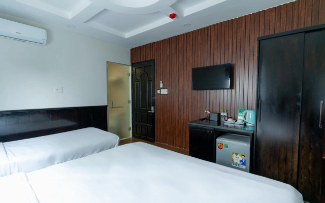 Queen Central Hotel – Guest Rooms – Ho Chi Minh City
