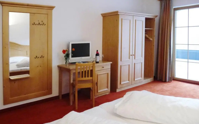 Chalet in Fiss With Panoramic Mountain Views