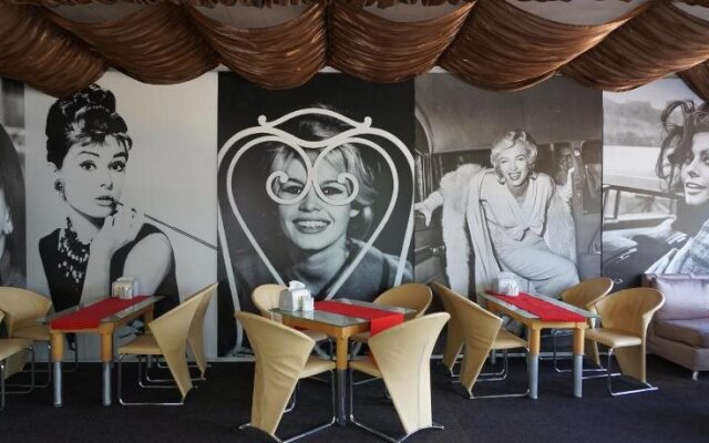 Hotel Kino