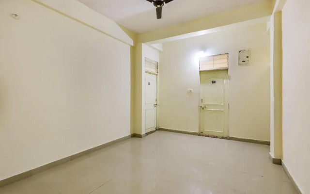 Radha Madhav Palace by OYO Rooms