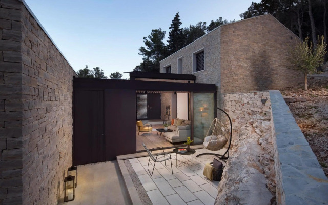 Vale Residence - exclusive & private property by the sea