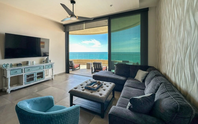 Beachtop Haven 2BR Condo at Iconic Sandy Beach