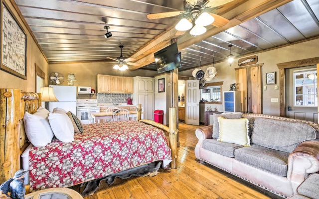 Renovated Bunkhouse on 12-acre Horse Farm!