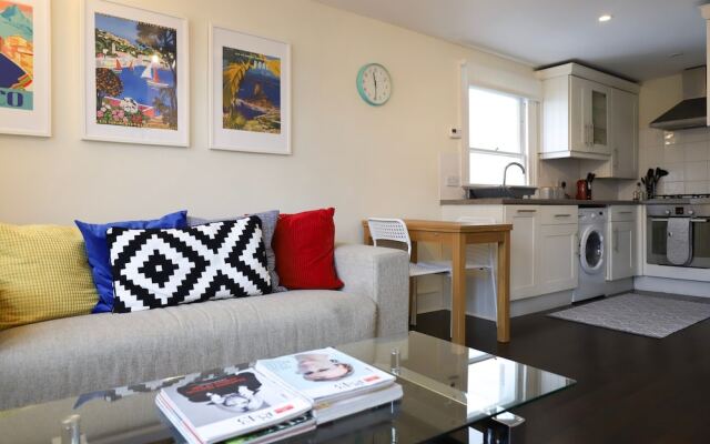 2 Bedroom Flat in Battersea Near Clapham Common