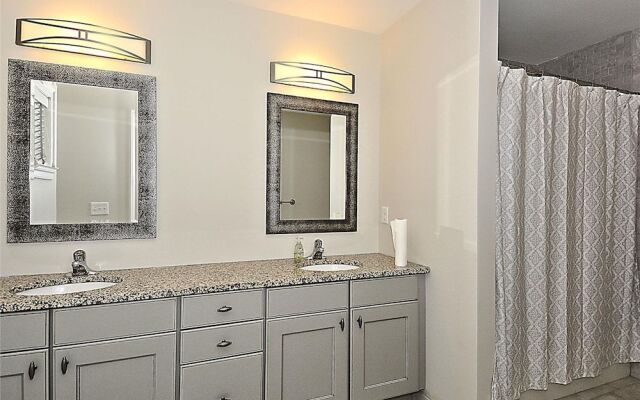 La Bella Vita by Long & Foster