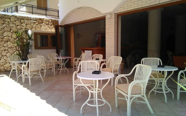 Arkadi Apartments