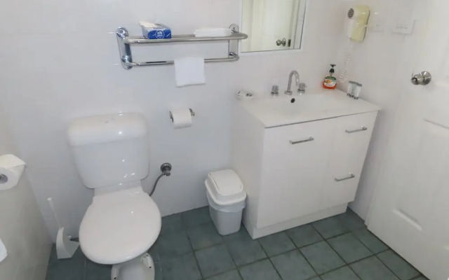 Emu Point Motel & Apartments