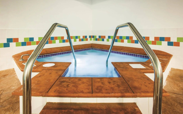 La Quinta Inn & Suites by Wyndham St. Paul-Woodbury