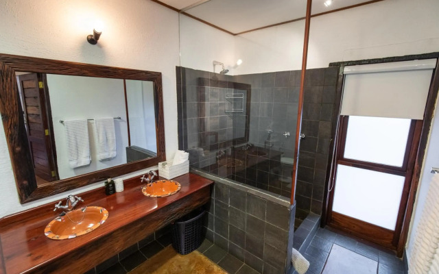 Kingly Bush Villa