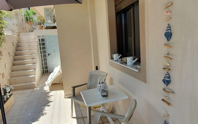 Apartment in Loutra Elenis With Garden