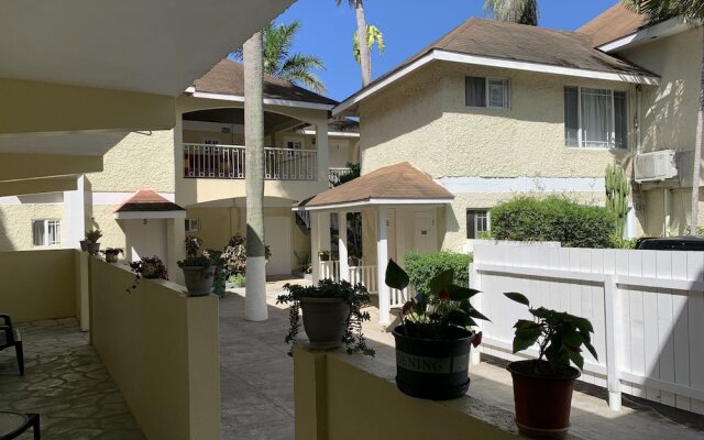 Relax In Jamaica - Enjoy 7 Miles Of White Sand Beach! 1 Bedroom Villa by Redawning