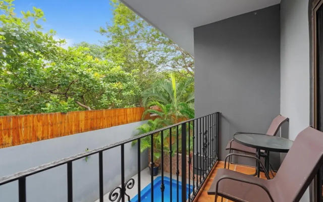 Suite 3 - Jaguar Beach & Pool 2 BR Condo