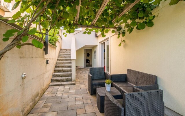 Amazing Home in Linardici With Wifi and 6 Bedrooms