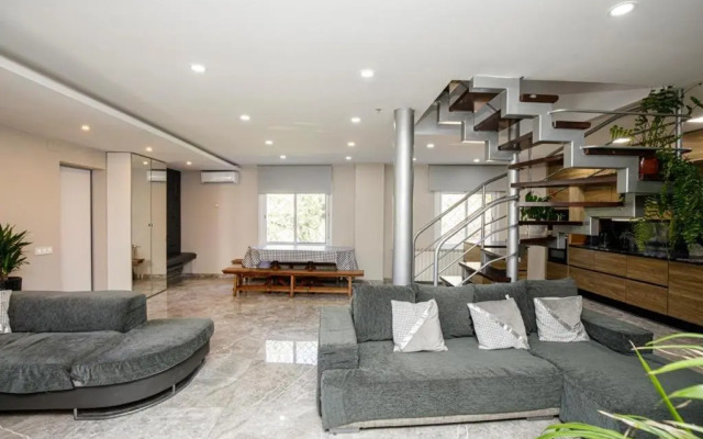 Maravillosa casa con piscina grande y bosque