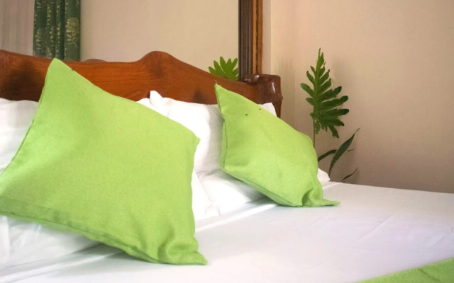 The Palms Resort & Bar