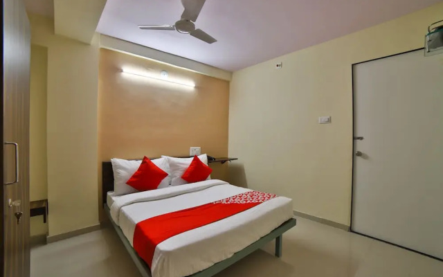 OYO Flagship 27974 Madhuram Arcade