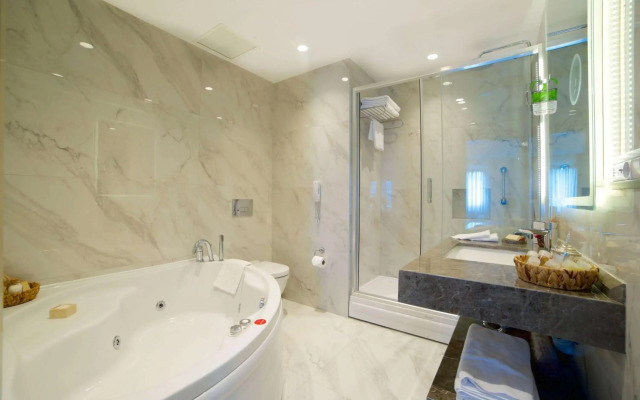 Crystal Palace Hotel