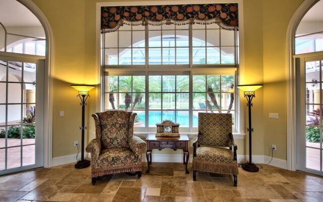 Solterra Vacation Rental: Luxury 3-BR Condo with Lake & Golf Views. Access to Luxury Pool, Hot Tub, and Golf Courses at Lely Resort. Close to Naples Beaches, 5th Avenue S, and Marco Island