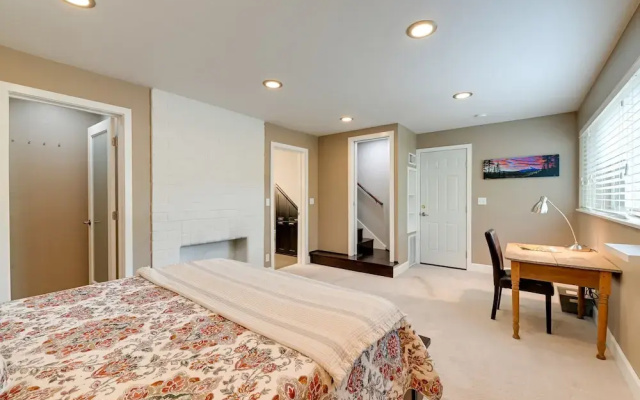 Grants Pass Getaway w/ Expansive Deck!