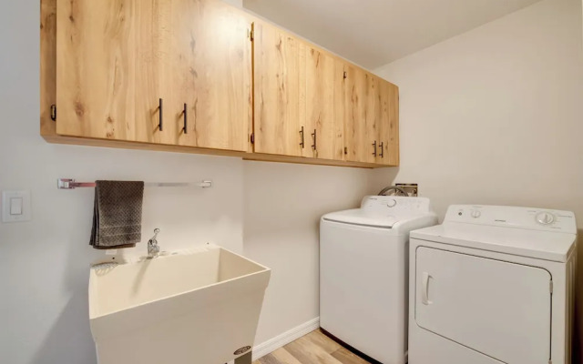 Walk to Lake: Geataway w/ Yard in Inverness