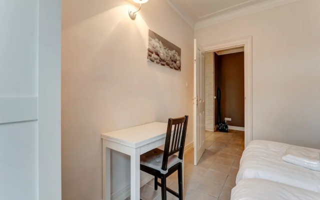 Tranquil Apartment in Sint Maartensbrug